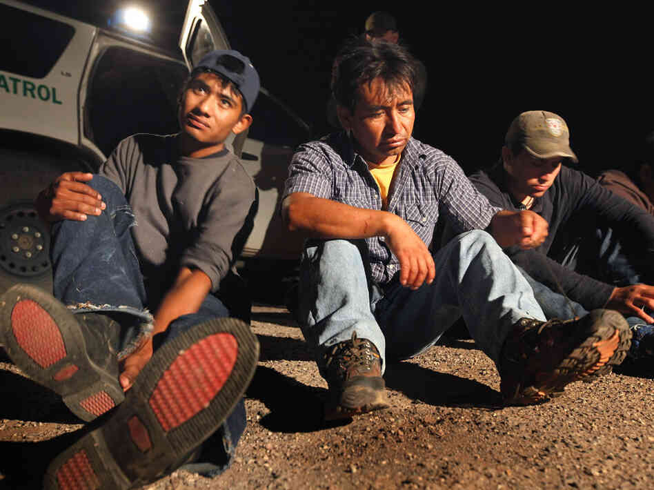 Border Agents Struggle To Keep Immigrants From Illegally Crossing AZ Border Border Agents Struggle To Keep Immigrants From Illegally Crossing AZ Border